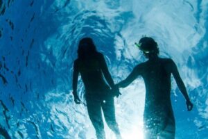 3HR Emerald reef snorkeling, iguana island and shipwreck tour - La Famille Express Shipwreck: The 7-Foot Landmark