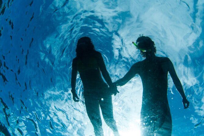 3HR Emerald reef snorkeling, iguana island and shipwreck tour - La Famille Express Shipwreck: The 7-Foot Landmark