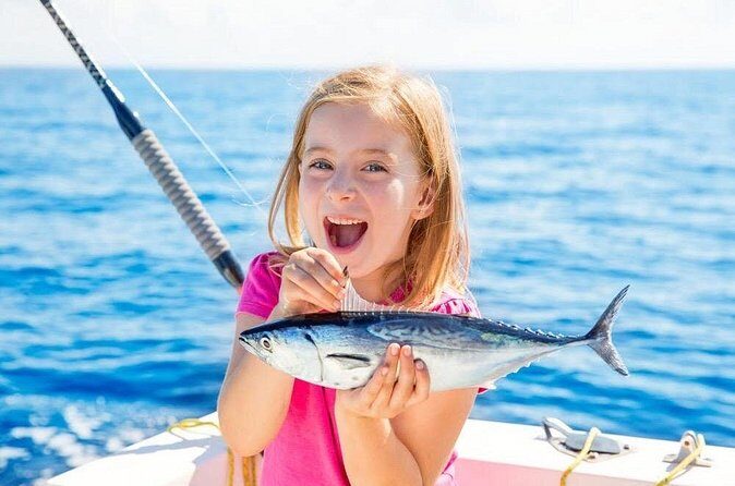 4HR Private bottom Fishing Charter with lunch - Cruising Cays and Uninhabited Islands: Wildlife and Sightseeing Moments