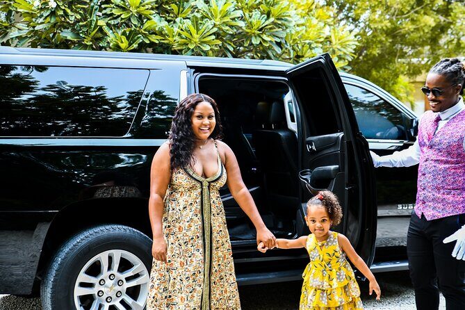 Private Luxury Transfer to/from Airport Turks and Caicos - Vehicle Comfort and Service Style: Clean Ride, Friendly Reps, Wi-Fi